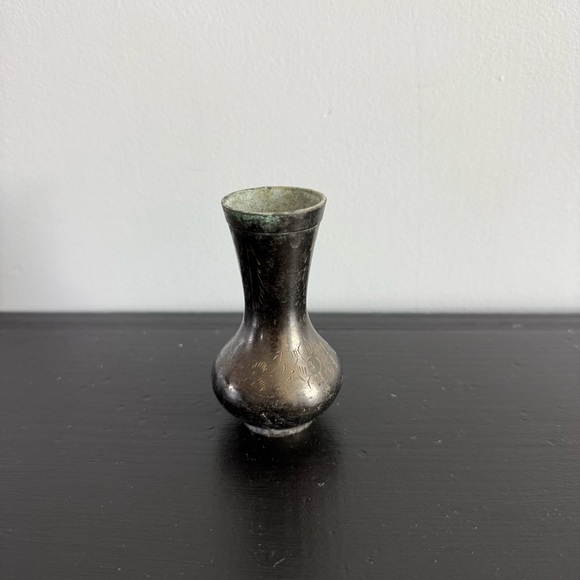 Vintage | Solid Brass Small Vase Made In India Decor Design Gold Metal Patina - Picture 5 of 7